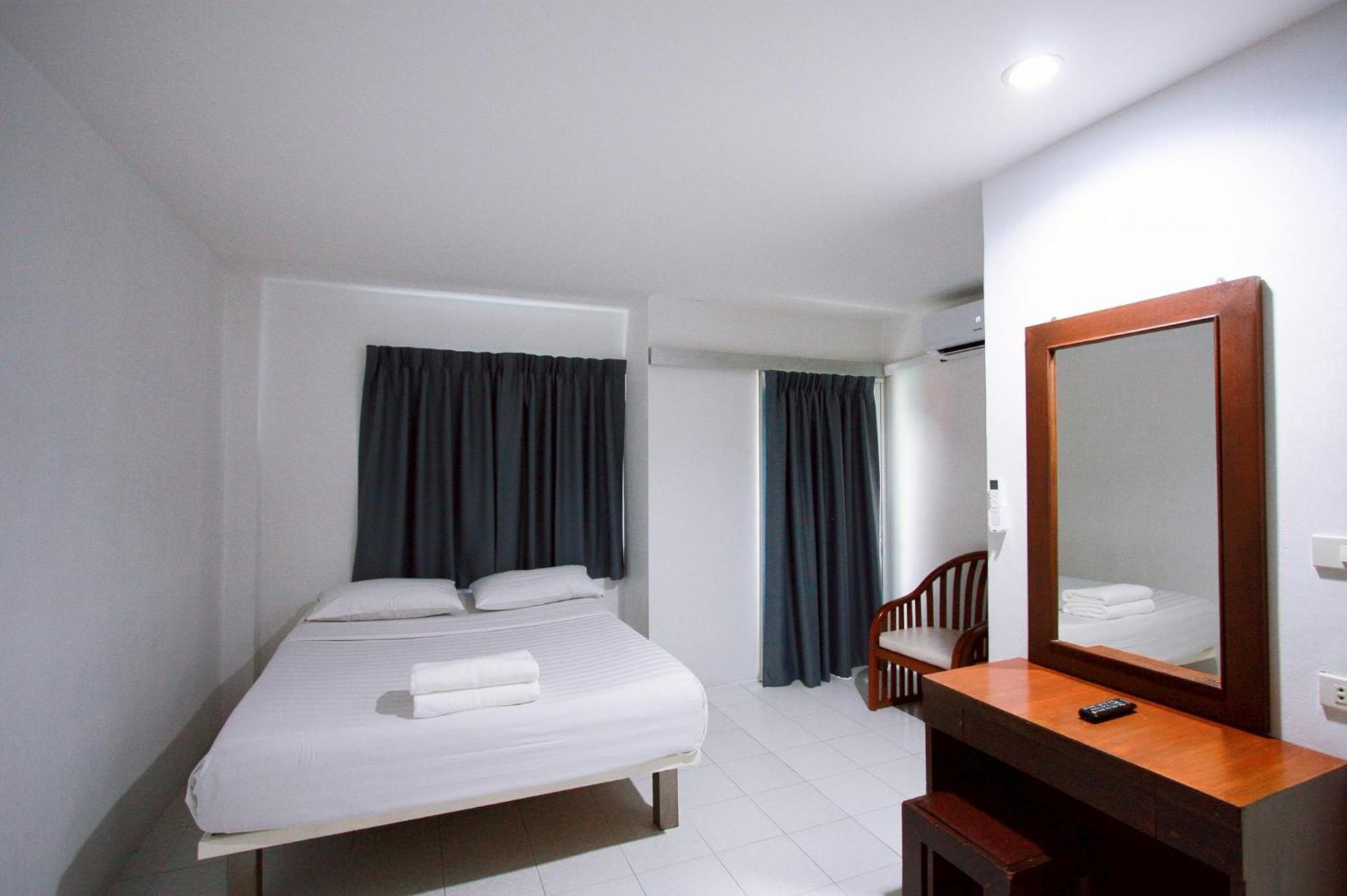 18 Coins Budget Hotel Pattaya Oda fotoğraf