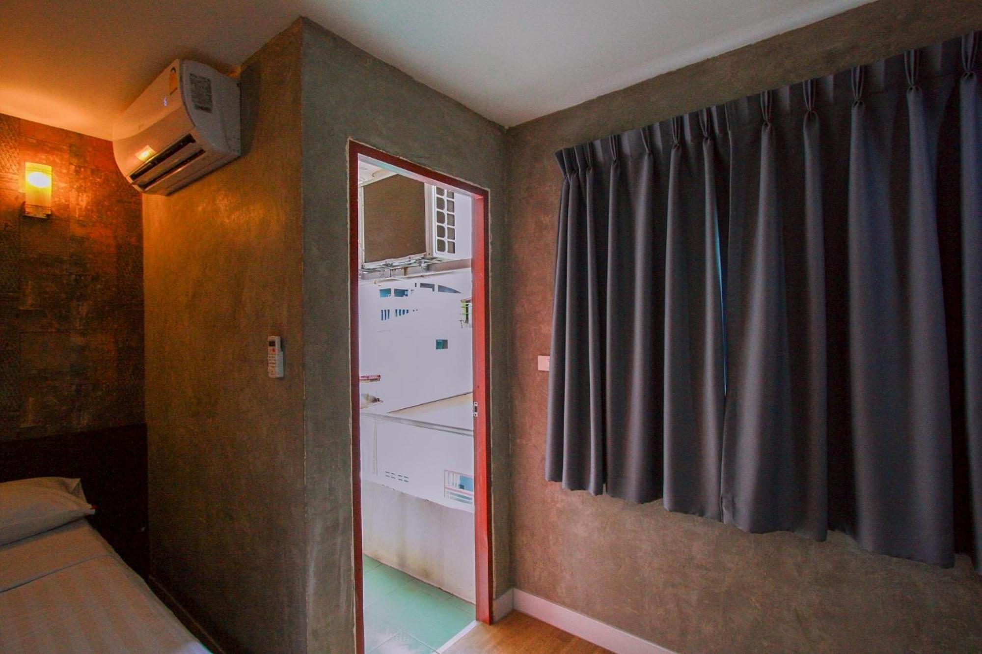 18 Coins Budget Hotel Pattaya Oda fotoğraf